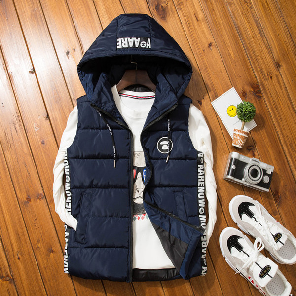 Vestă modernă pentru bărbați cu inscripții în mai multe culori