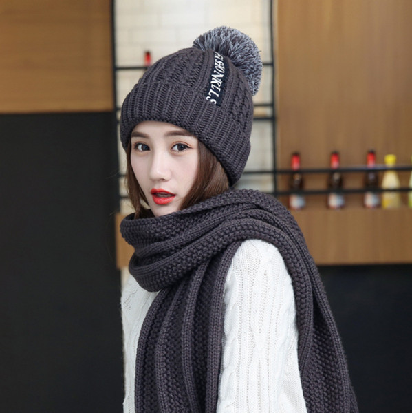 Модерна дамска зимна шапка с надпис в няколко цвята