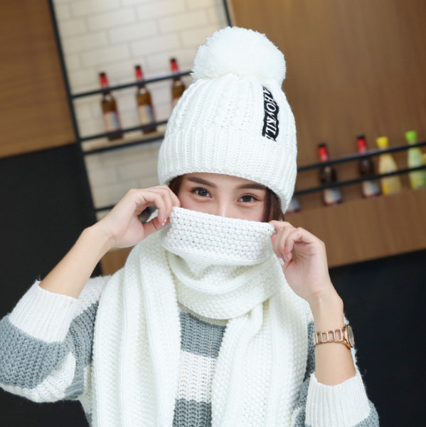 Модерна дамска зимна шапка с надпис в няколко цвята