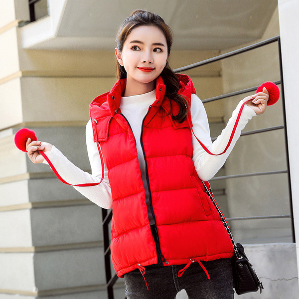 Őszi-téli női mellény rövid modell kapucnival több színben