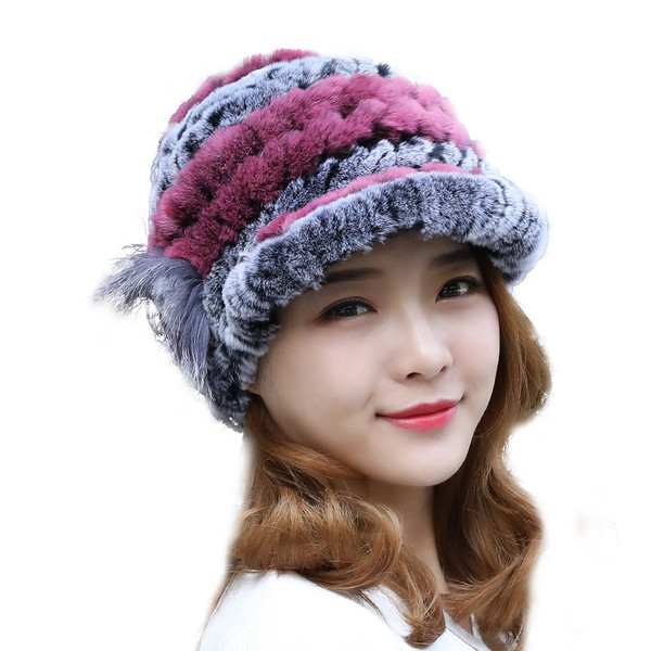Модерна дамска пухкава шапка в различни цветове