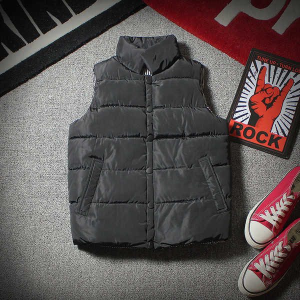 Vesta masculina actuala in cinci culori