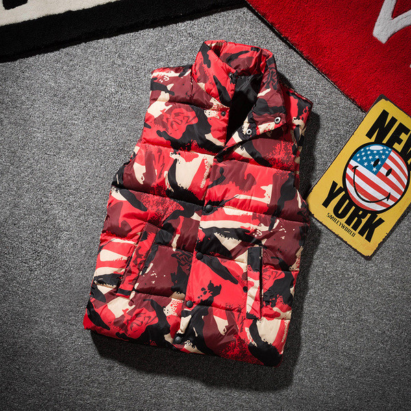 Vestă modernă pentru bărbați cu model de camuflaj în mai multe culori