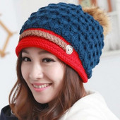 Moдерна дамска плетена шапка с декорация