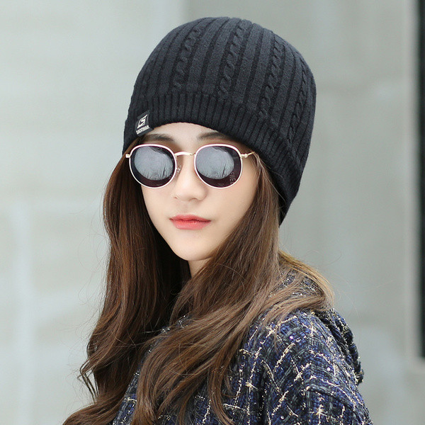 Ежедневна дамска шапка в четири цвята