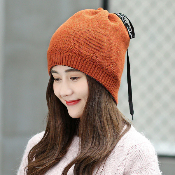 Mодерна дамска шапка с връзки в четири цвята