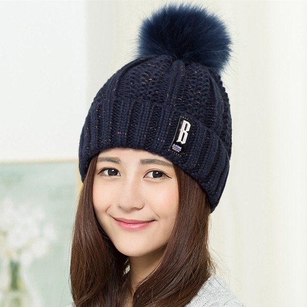 Pălărie groasă de damă confortabilă cu puf în mai multe culori