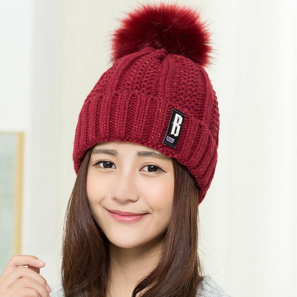 Pălărie groasă de damă confortabilă cu puf în mai multe culori