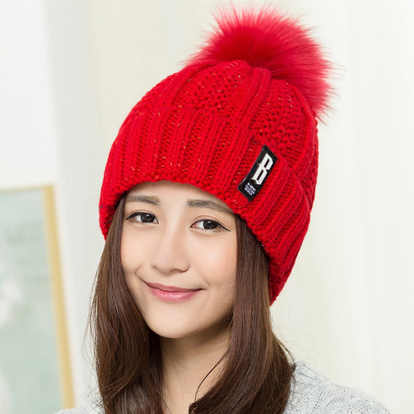 Pălărie groasă de damă confortabilă cu puf în mai multe culori