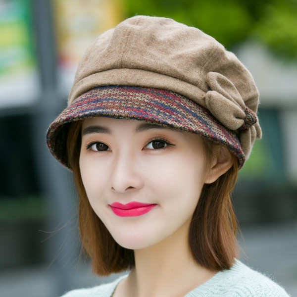 Șapcă modernă pentru femei cu o panglică în patru culori