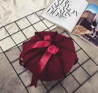 Palarie eleganta de dama cu panglica in patru culori