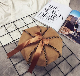 Palarie eleganta de dama cu panglica in patru culori