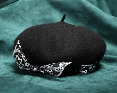 Κομψό γυναικείο καπέλο σε διάφορα χρώματα με κορδέλα