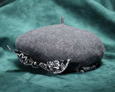 Κομψό γυναικείο καπέλο σε διάφορα χρώματα με κορδέλα