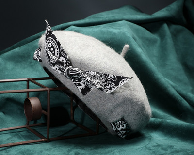 Κομψό γυναικείο καπέλο σε διάφορα χρώματα με κορδέλα