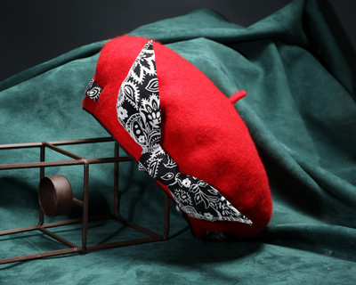 Κομψό γυναικείο καπέλο σε διάφορα χρώματα με κορδέλα