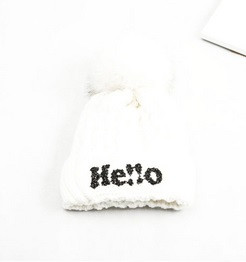 Actuală pălărie de iarnă pentru femei cu inscripție