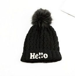 Actuală pălărie de iarnă pentru femei cu inscripție