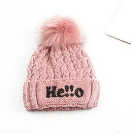 Actuală pălărie de iarnă pentru femei cu inscripție