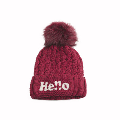 Actuală pălărie de iarnă pentru femei cu inscripție