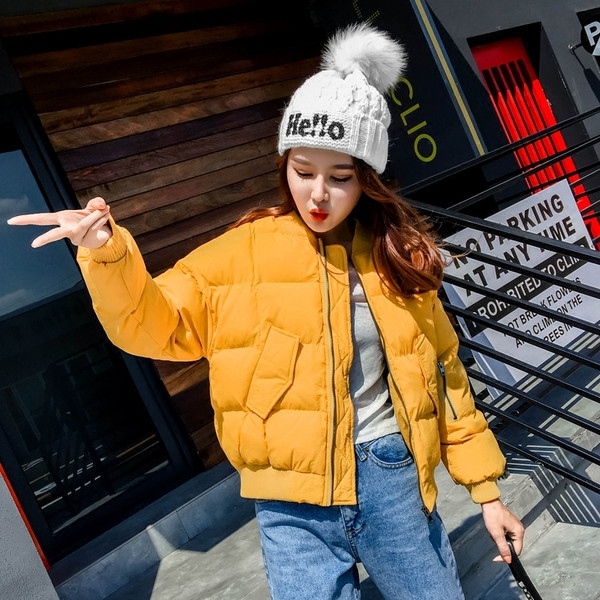 Actuală pălărie de iarnă pentru femei cu inscripție