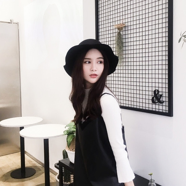 Palarie eleganta de dama curata cu panglica