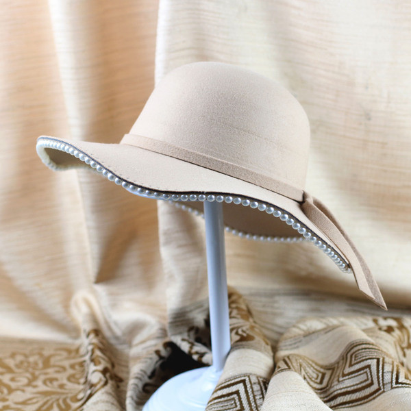 Palarie eleganta de dama cu perle decorative