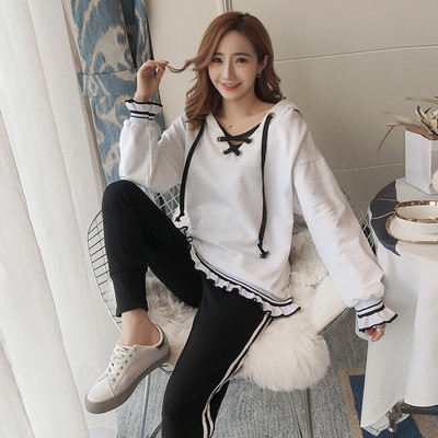 Спортен комплект за бременни жени от две части - суичър с качулка и клин