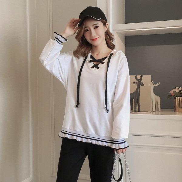 Спортен комплект за бременни жени от две части - суичър с качулка и клин