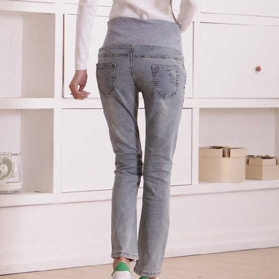 Модерни дънки за бременни жени с кръпки в сив цвят