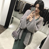 Дамска плътна жилетка в сив цвят - широк модел