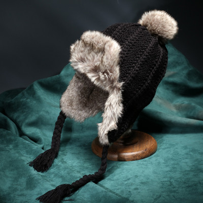 Καθημερινή κυρία χειμωνιάτικα καπέλα με χνούδι και φούντες