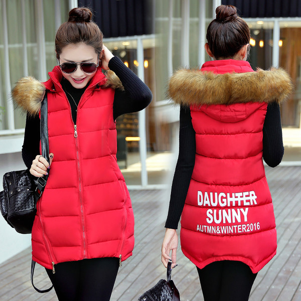 NOU Vestă actuală de damă cu puf și inscripții colorate în două culori