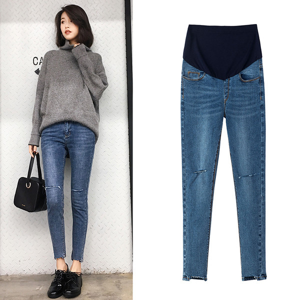 Модерни дънки за бременни жени в син цвят с разкъсани мотиви