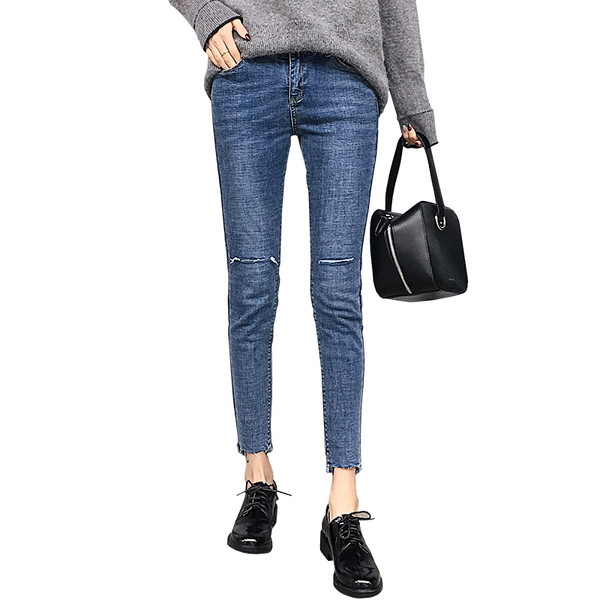 Модерни дънки за бременни жени в син цвят с разкъсани мотиви