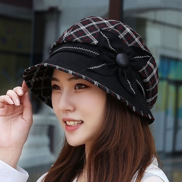 Μοντέρνο γυναικείο  καπέλο  με στοιχείο 3D