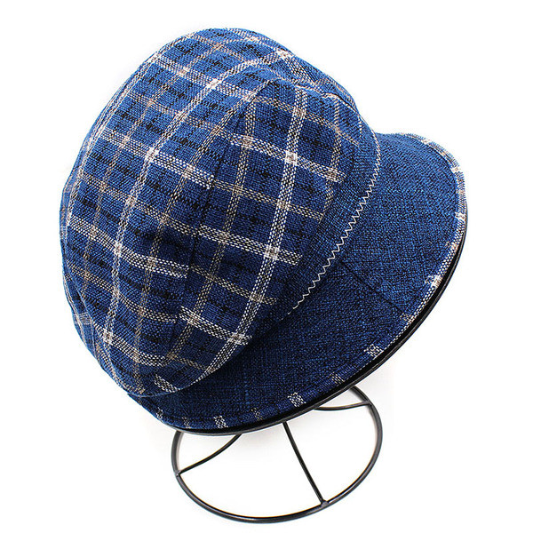 Μοντέρνο γυναικείο  καπέλο  με στοιχείο 3D