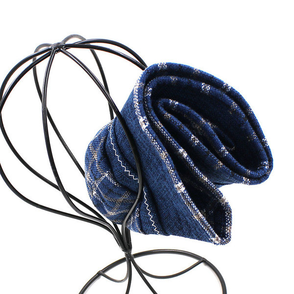 Μοντέρνο γυναικείο  καπέλο  με στοιχείο 3D