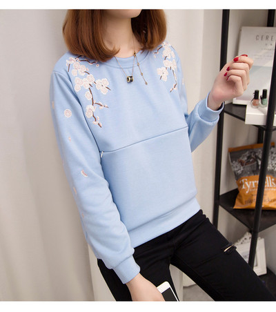 Модерна блуза за бременни жени с флорална бродерия в два цвята