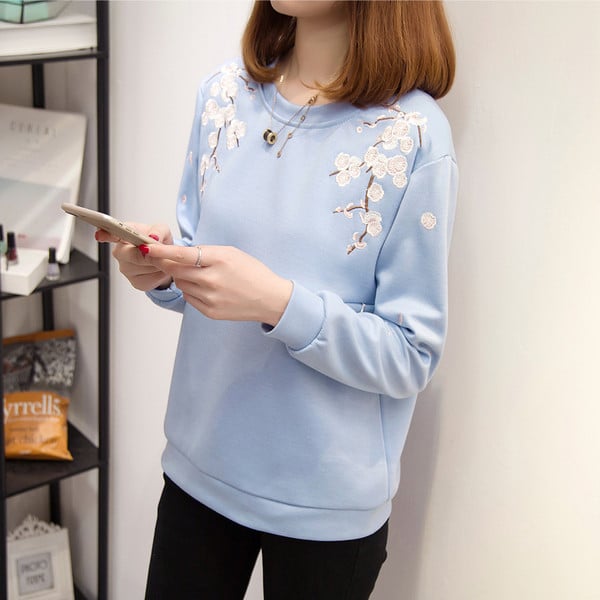 Модерна блуза за бременни жени с флорална бродерия в два цвята