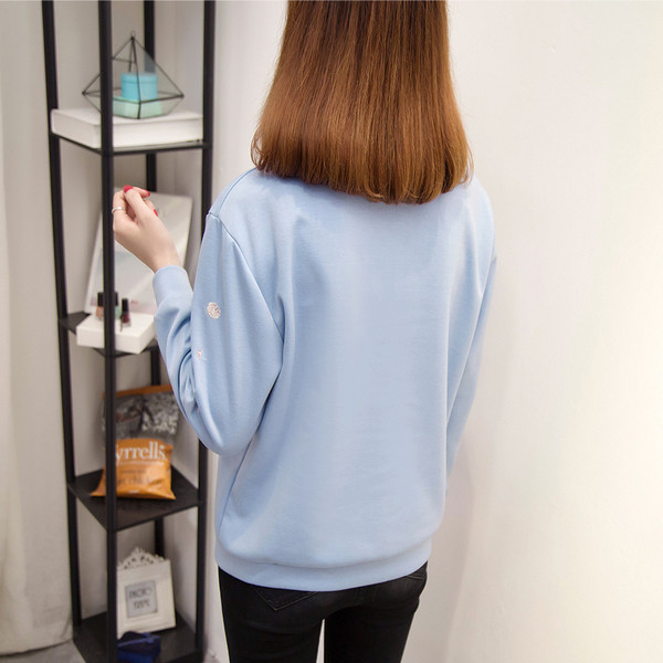 Модерна блуза за бременни жени с флорална бродерия в два цвята