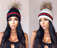 Дамска зимна шапка с пух - седем цвята