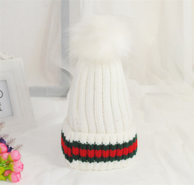 Дамска зимна шапка с пух - седем цвята