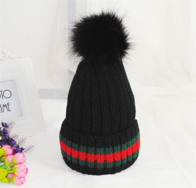 Дамска зимна шапка с пух - седем цвята