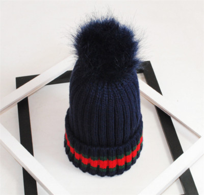 Дамска зимна шапка с пух - седем цвята