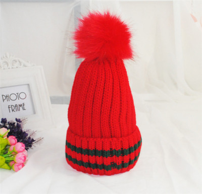 Дамска зимна шапка с пух - седем цвята