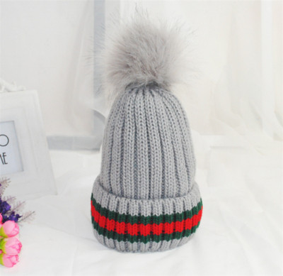 Дамска зимна шапка с пух - седем цвята