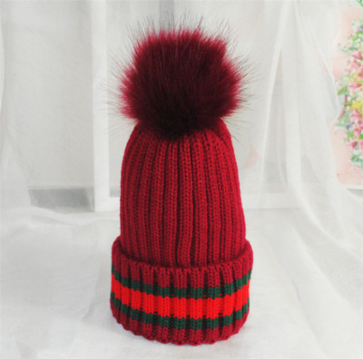 Дамска зимна шапка с пух - седем цвята