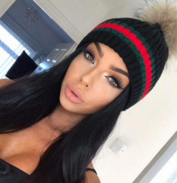 Дамска зимна шапка с пух - седем цвята