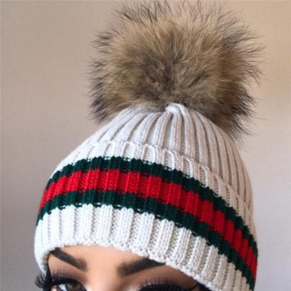 Дамска зимна шапка с пух - седем цвята